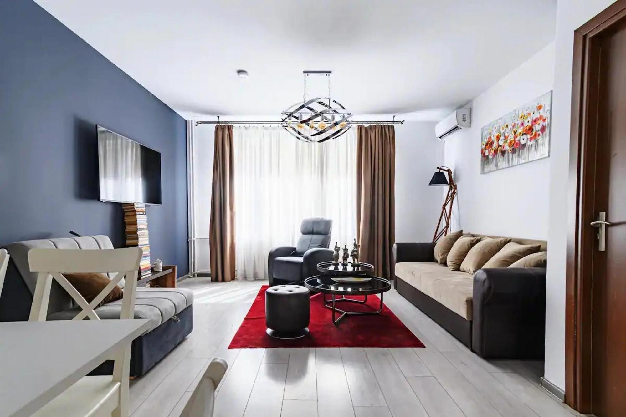 דירות סופיה 10 Seconds Away From The Main Street, Free Secured Parking מראה חיצוני תמונה