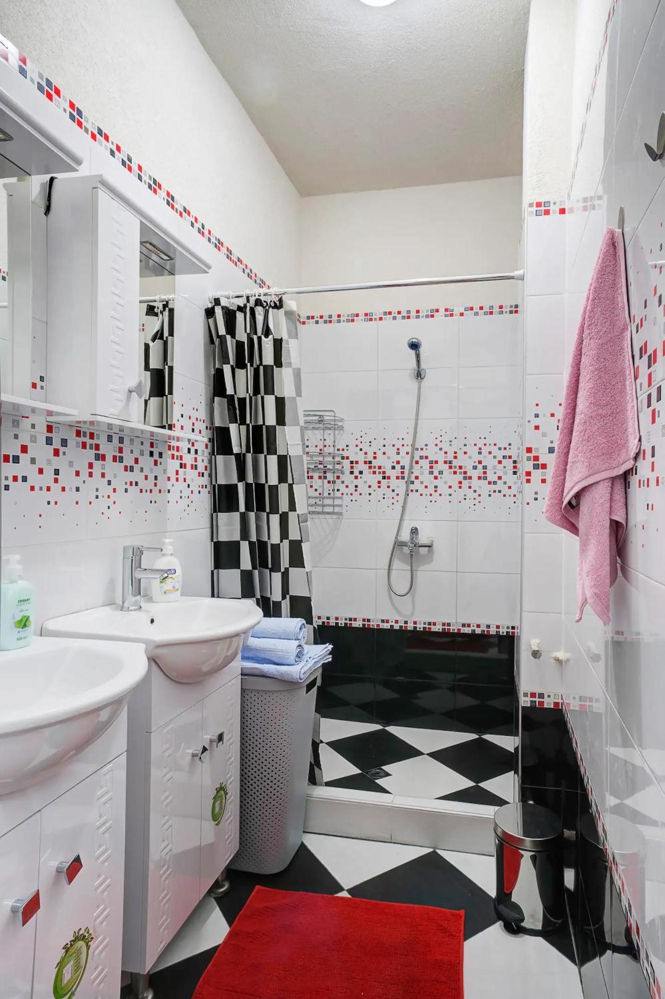 דירות סופיה 10 Seconds Away From The Main Street, Free Secured Parking מראה חיצוני תמונה