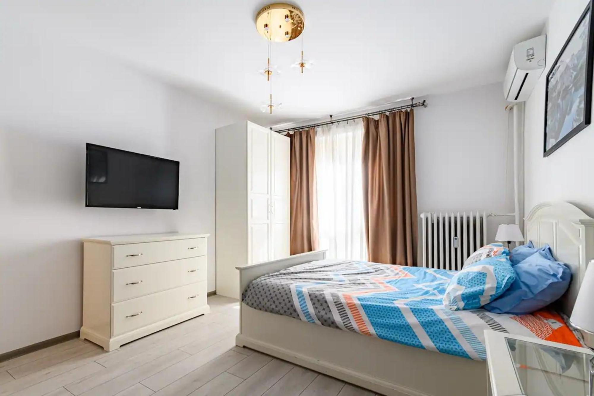 דירות סופיה 10 Seconds Away From The Main Street, Free Secured Parking מראה חיצוני תמונה